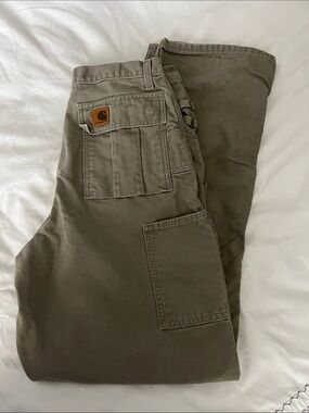 Carhartt Men’s Cargo Pants in Tan size 32 x 34”
